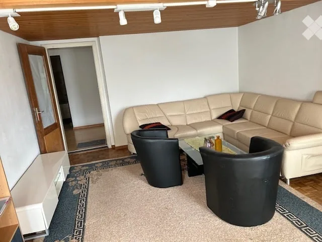 Appartamento arredato di 2,5 locali in un edificio storico affascinante a Pieterlen