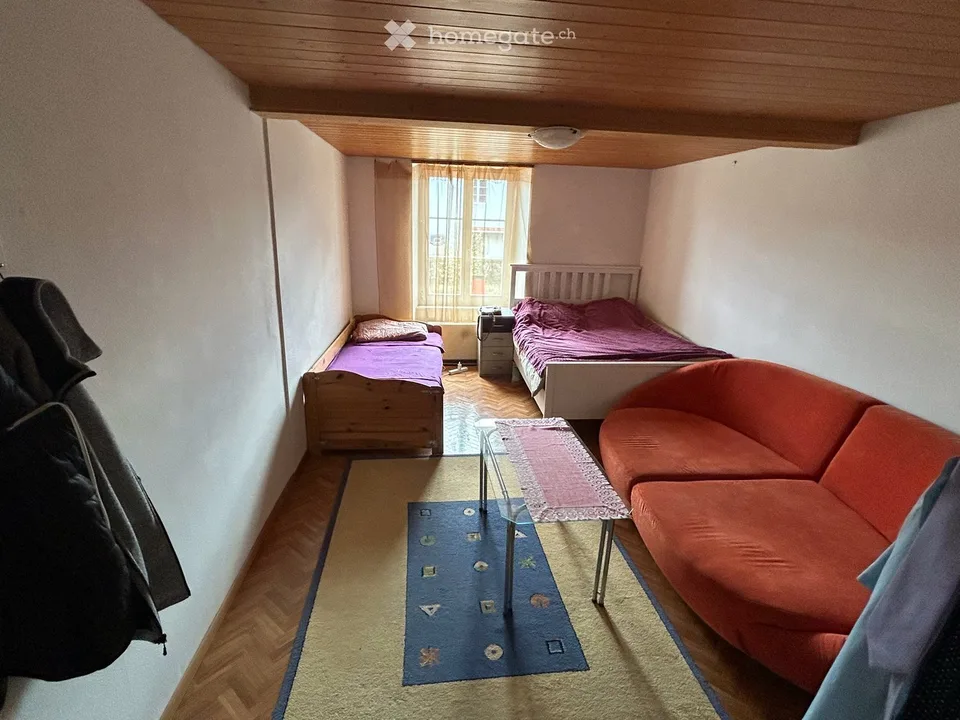 Appartamento arredato di 2,5 locali in un edificio storico affascinante a Pieterlen