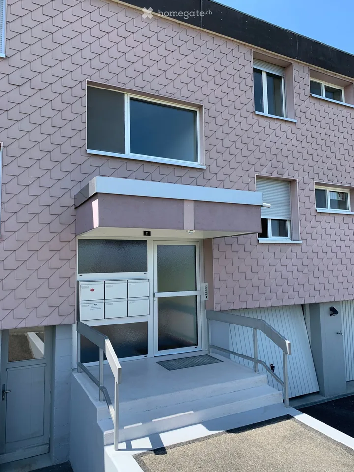 Ruhige 2.5-Zimmerwohnung mit Balkon und Garage in Münchenbuchsee