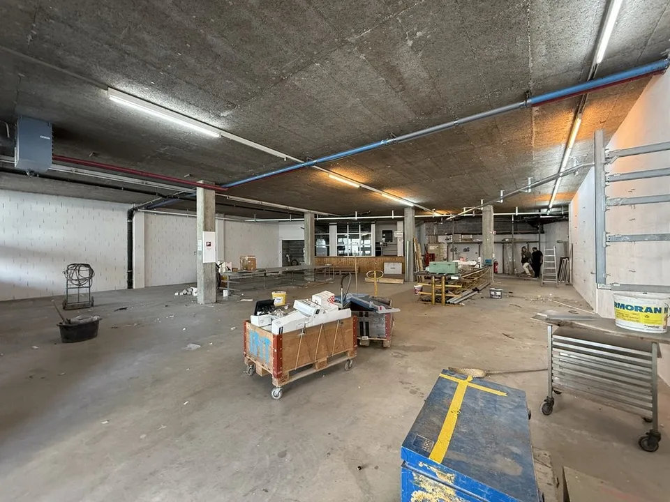 Geräumiger Abstellraum von 620m2 in idealer Lage in Clarens!