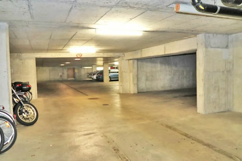 Einstellhallenplatz an zentraler Lage in Laufen