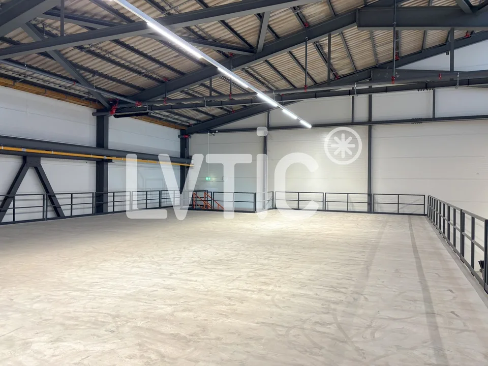Depositio di 1'000 m2 in affitto a Orbe