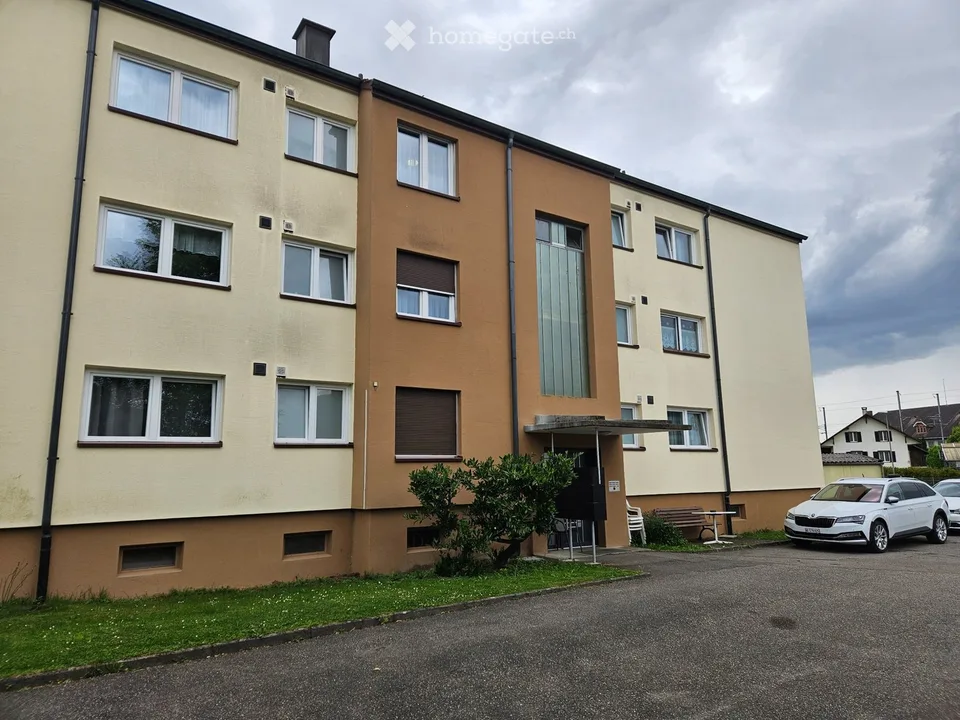Neuwertige 3.5 Zimmer Wohnung