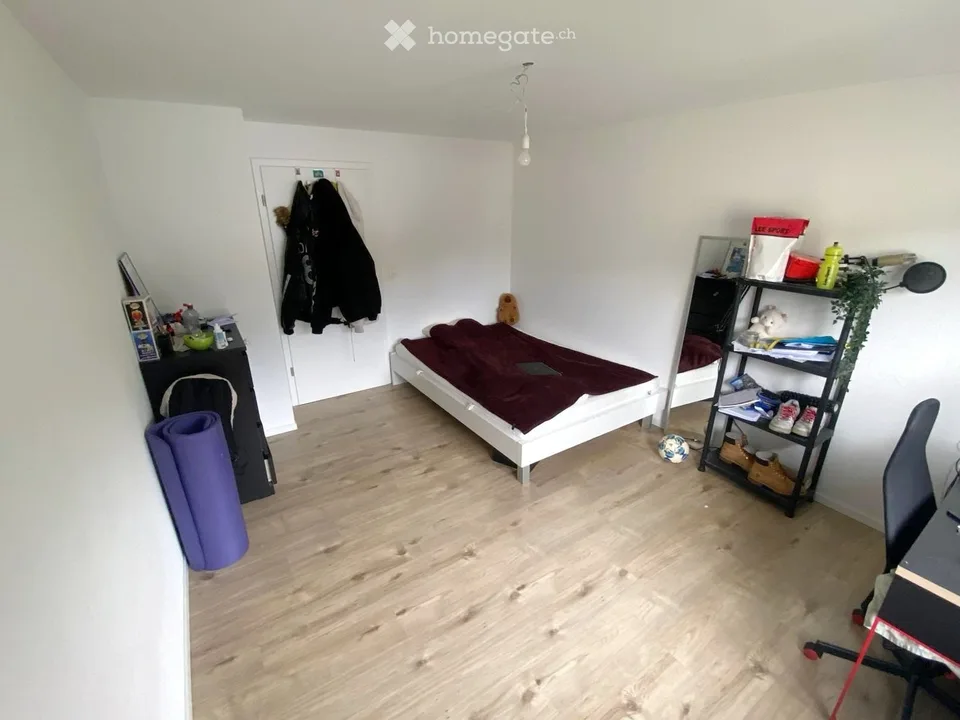 Neuwertige 3.5 Zimmer Wohnung
