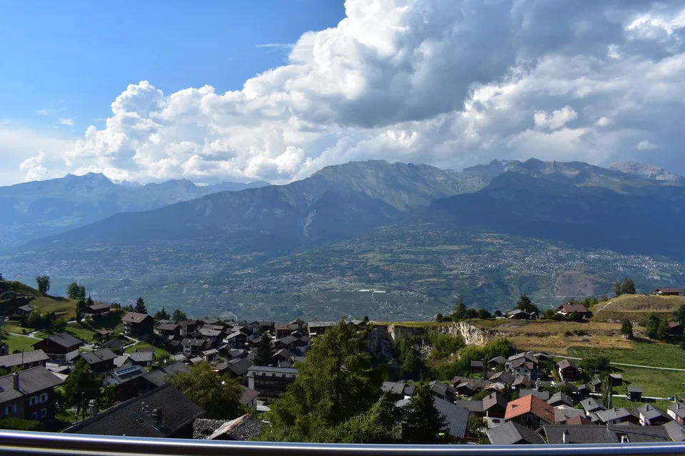 Zu vermieten für ein Jahr - Prachtvolles Duplex mit atemberaubendem Blick in Nax
