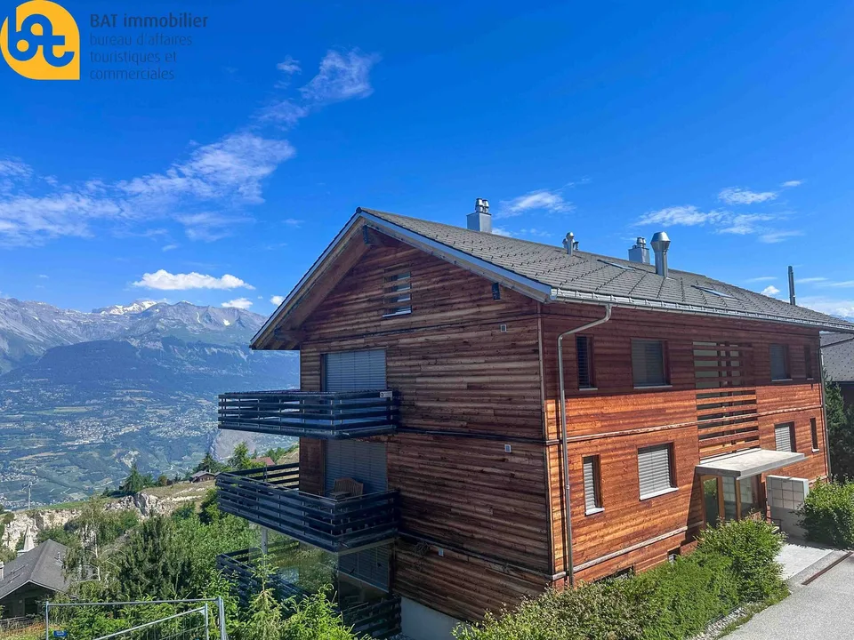 A louer pour une année - Magnifique duplex avec vue imprenable à Nax