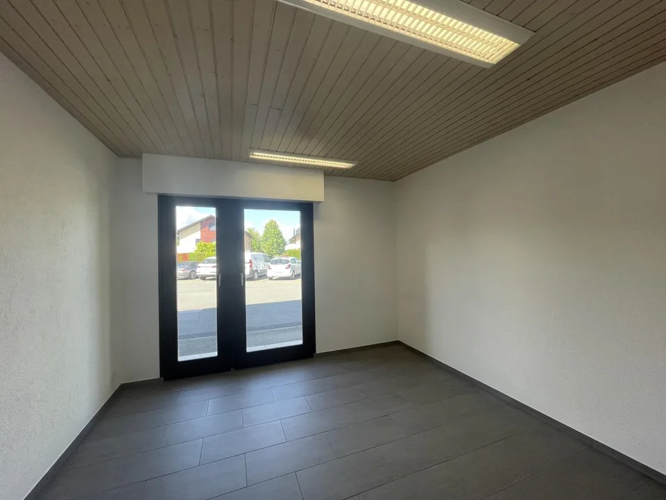 À mieten? Büro / Gewerbefläche in Bogis-Bossey