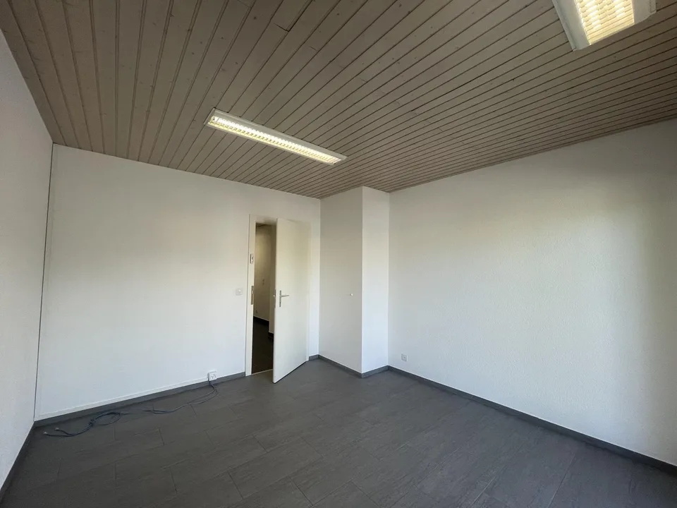 À mieten? Büro / Gewerbefläche in Bogis-Bossey