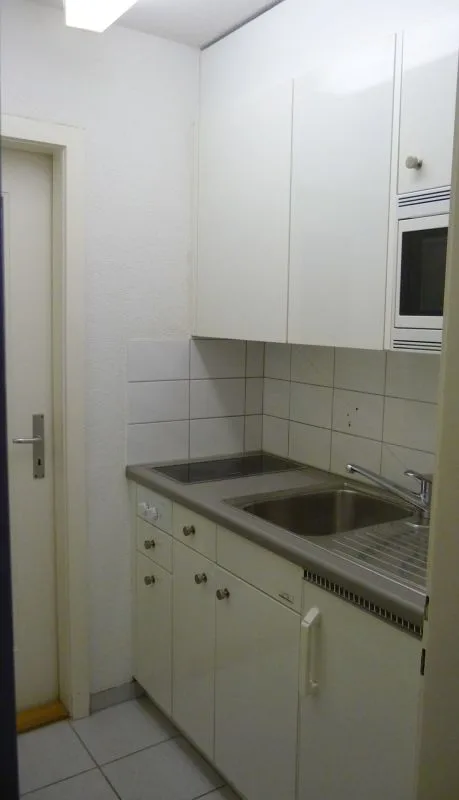 Schöne, helle 1.5-Zi-Wohnung. Sep.Küche, Lift. 5.Etage mit Aussicht! Zentral (Bus+Stadtbahnhof,Läden,See!)