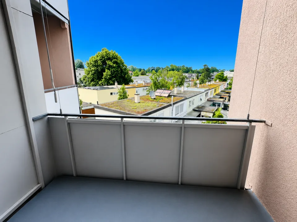 Bello appartamento 2.5 locali al 2° piano (w4) con balcone, lavatrice privata e compartimento in cantina