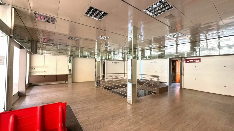 St-Imier, Gewerberaum im Zentrum des Dorfes mit Schaufenster – Foto 6 von 10