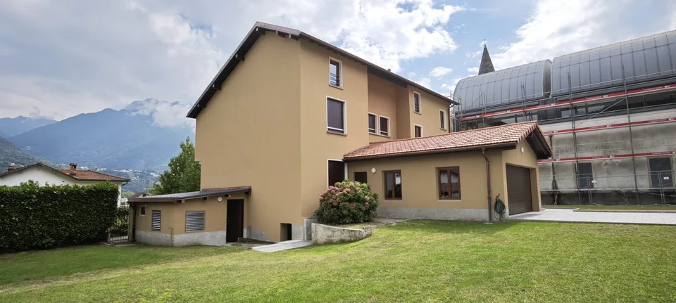 3.5 locali in casa bifamiliare interamente ristrutturata a Monte Carasso