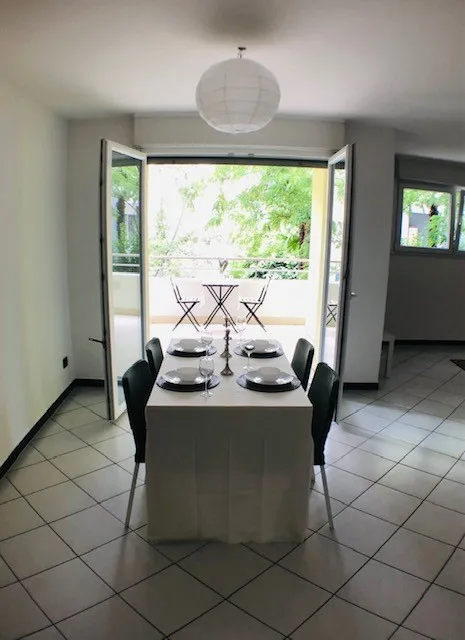 We rent a beautiful and spacious 4.5-room apartment
