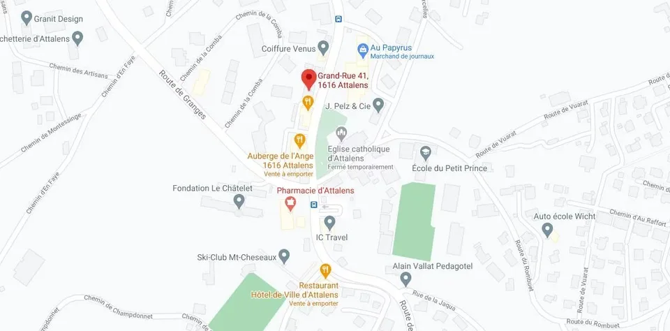 Parkplätze überdacht und außen