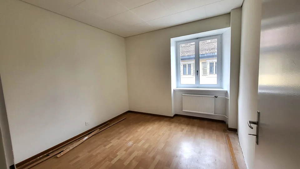 Place de l'Hôtel-de-Ville 6, La Chaux-de-Fonds - 3 pièces au 3ème étage