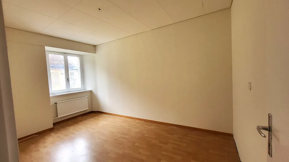 Place de l'Hôtel-de-Ville 6, La Chaux-de-Fonds - 3 pièces au 3ème étage
