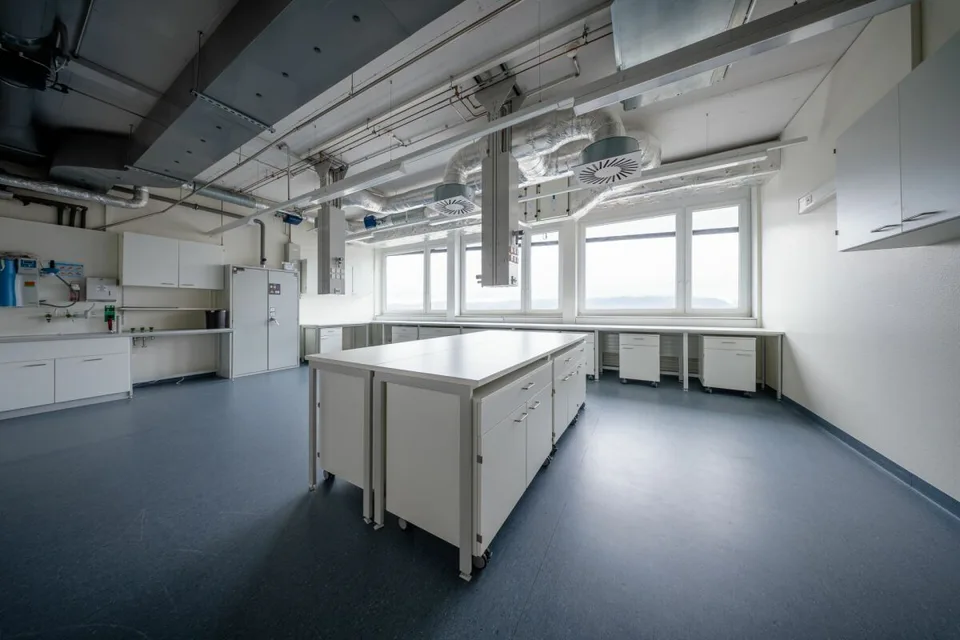 Scopri il futuro della ricerca: spazi laboratoriali all'avanguardia per innovazioni rivoluzionarie. – foto 6 di 10