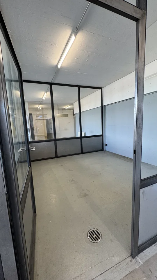 Espace commercial avec rampe de chargement à louer