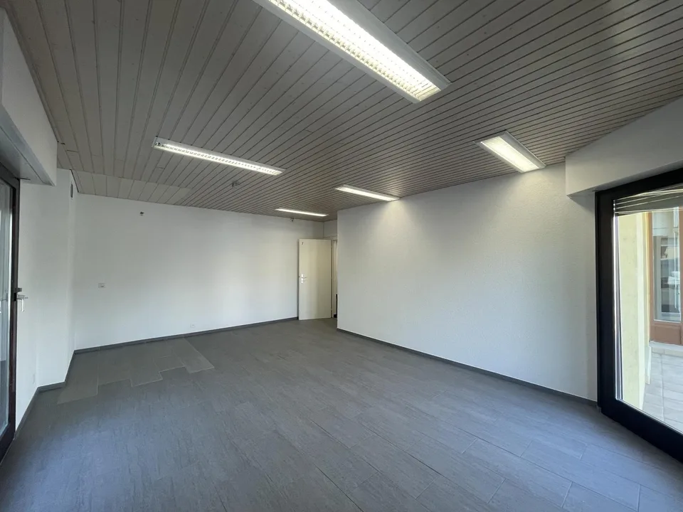 À mieten? Büro / Gewerberaum in Bogis-Bossey