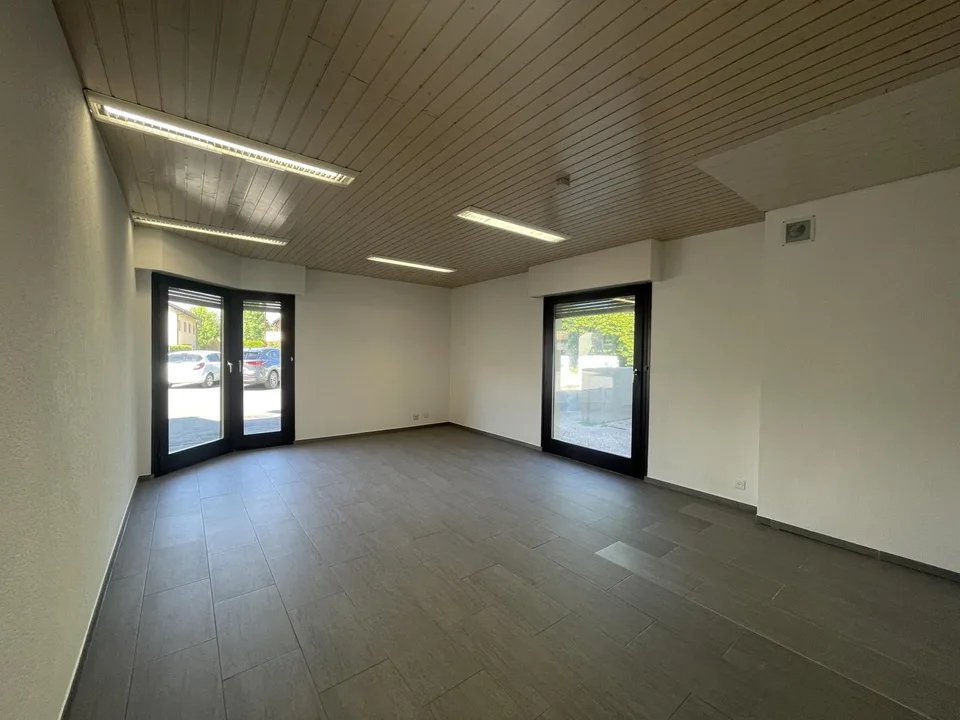 À mieten? Büro / Gewerberaum in Bogis-Bossey