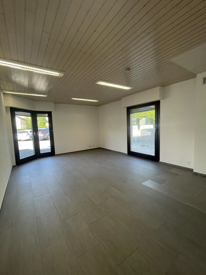 À mieten? Büro / Gewerberaum in Bogis-Bossey