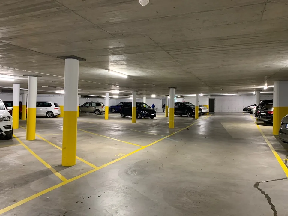 Posto auto in garage sotterraneo in affitto