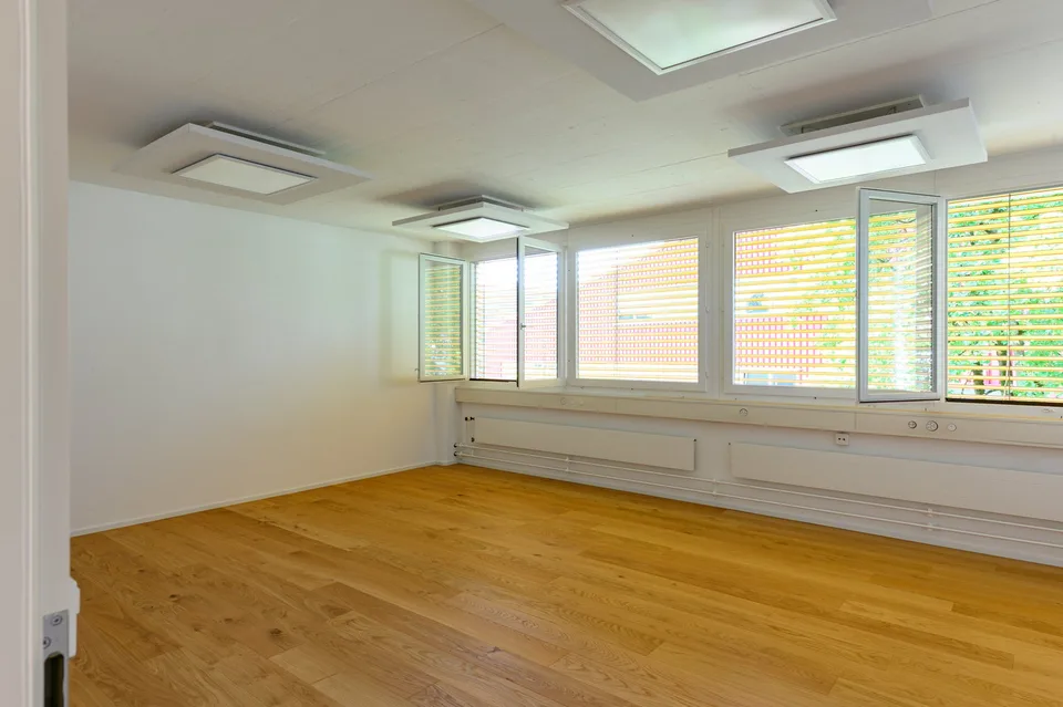 Helle Büro- / Praxisfläche zur Miete in Rudolfstetten