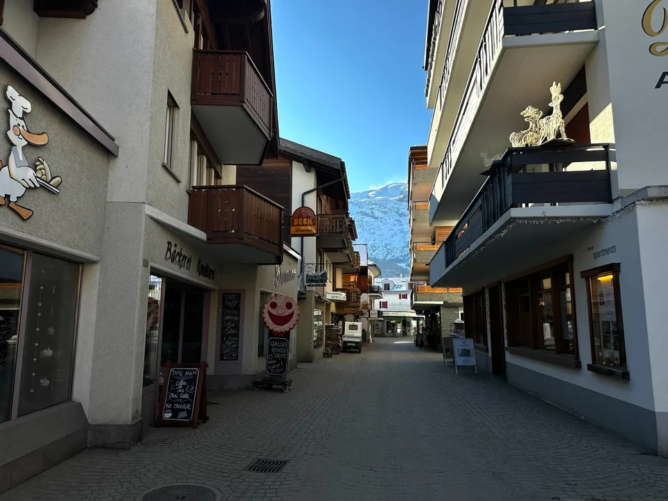 Ottima opportunità: oggetto di affitto attraente in posizione privilegiata a Saas-Fee