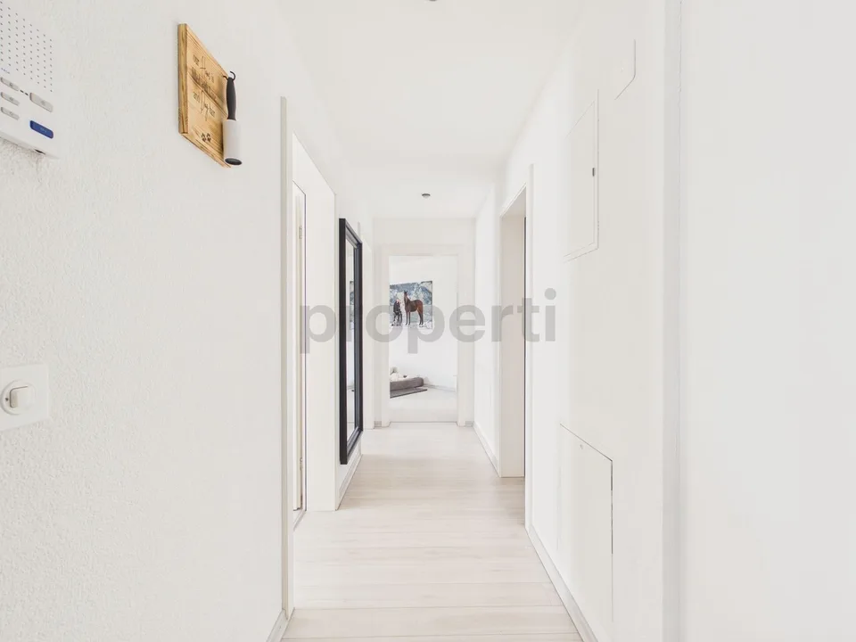 Geräumige 4.5-Zimmer-Wohnung mit sonnigem Balkon in Tuggen SZ