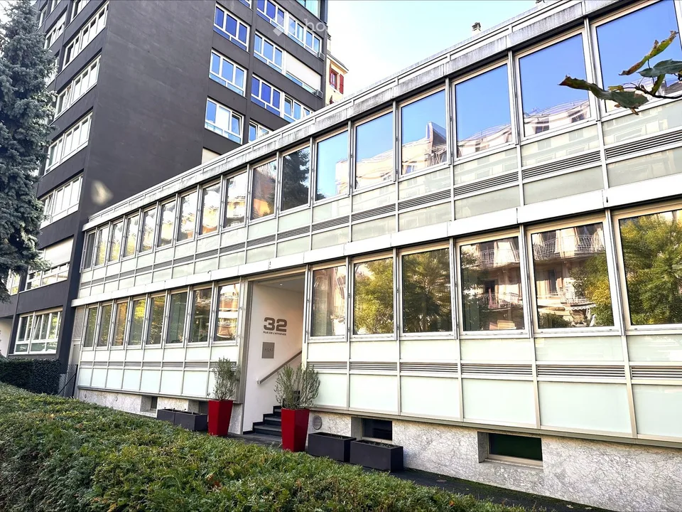 Bureaux modernes de 84m² en rez de cour - Rue de l'Athénée