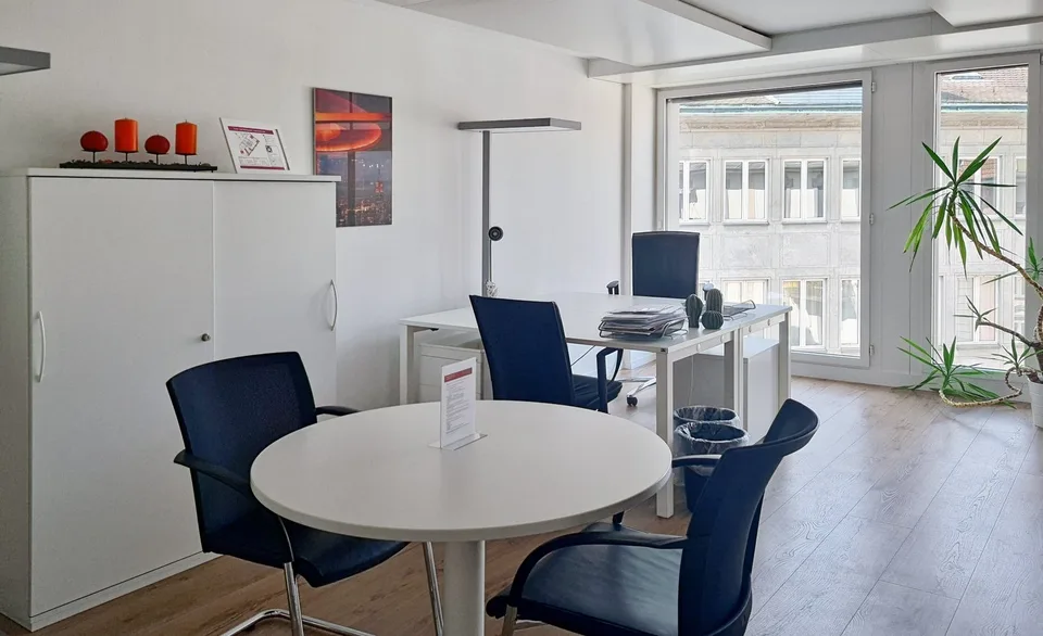 Privater Büroraum für 15 in Regus City Old Town
