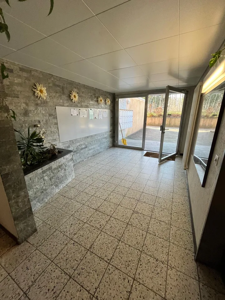 Gepflegte und grosszügige 4,5-Zi.-Wohnung mit Schwimmbad-Mitbenutzung zu vermieten – Foto 11 von 12