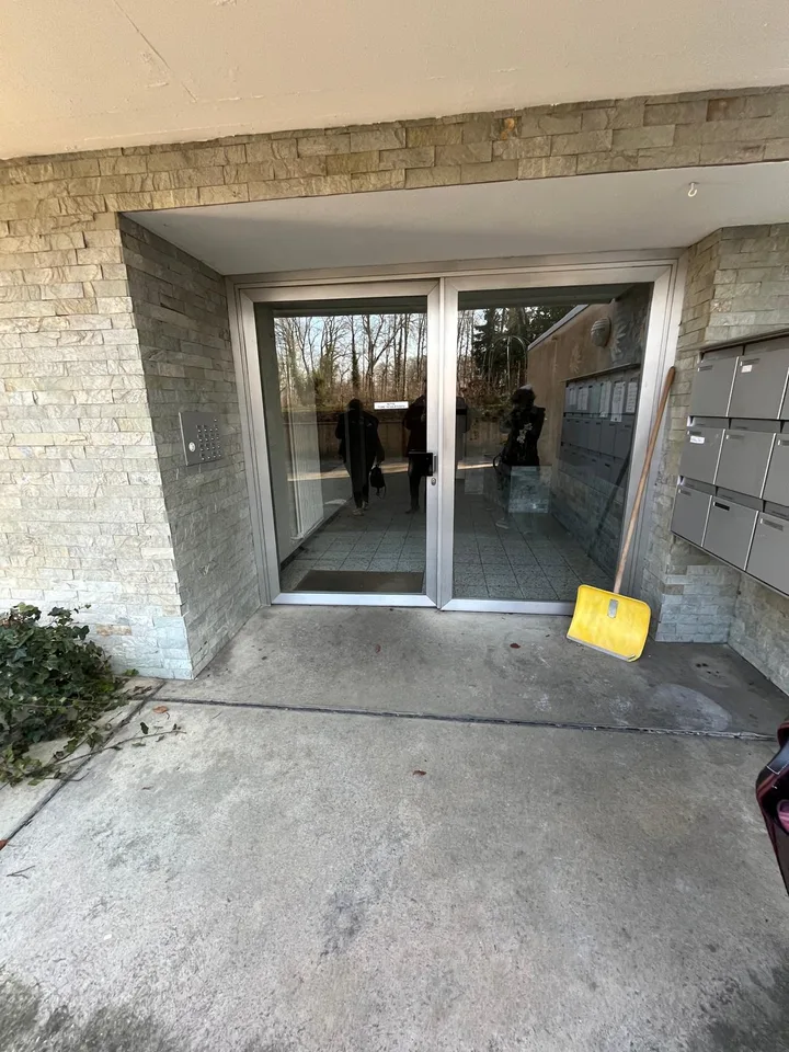 Gepflegte und grosszügige 4,5-Zi.-Wohnung mit Schwimmbad-Mitbenutzung zu vermieten – Foto 10 von 12