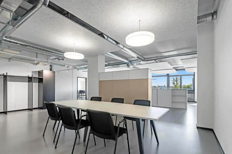 ausgebaute und moderne Bürofläche im Industrial-Look