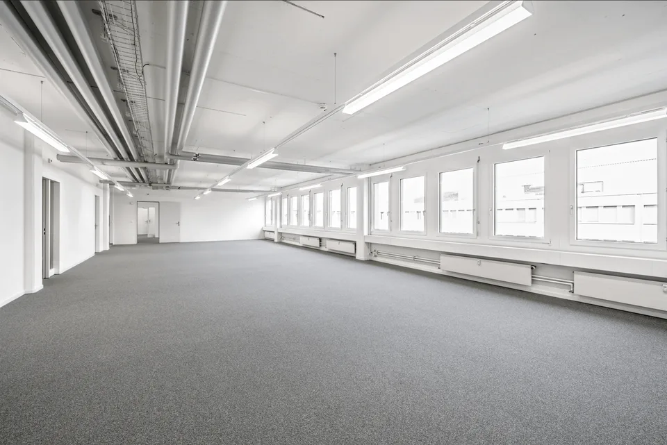 Spazi aziendali rinnovati 250 m²