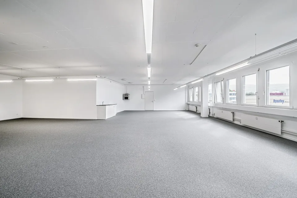 Spazi aziendali rinnovati 250 m²