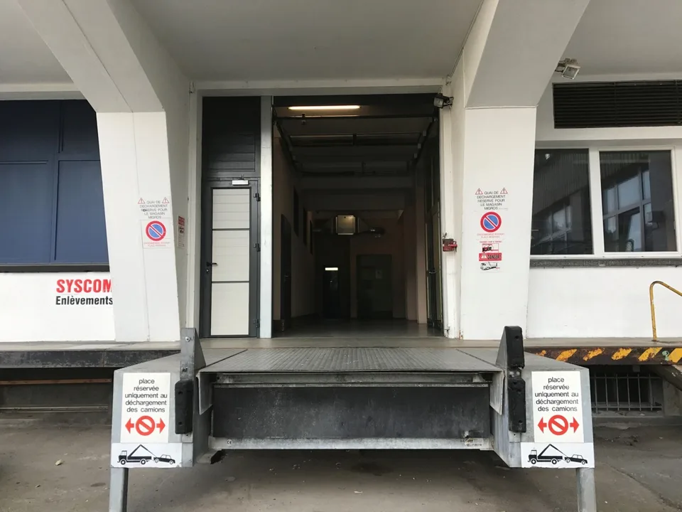 Surfaces de 50m2 - Bail flexible - Quai camion et monte-charge – photo 6 sur 6