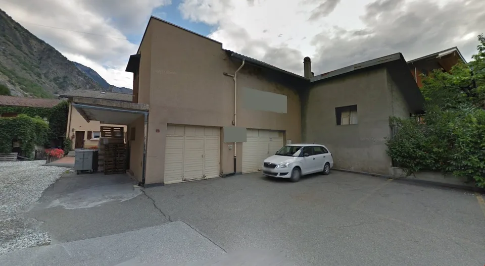 VALAIS CENTRAL : LOCAUX COMMERCIAUX ET DE STOCKAGE - POSSIBILITE DE TRANSFORMER EN APPARTEMENTS