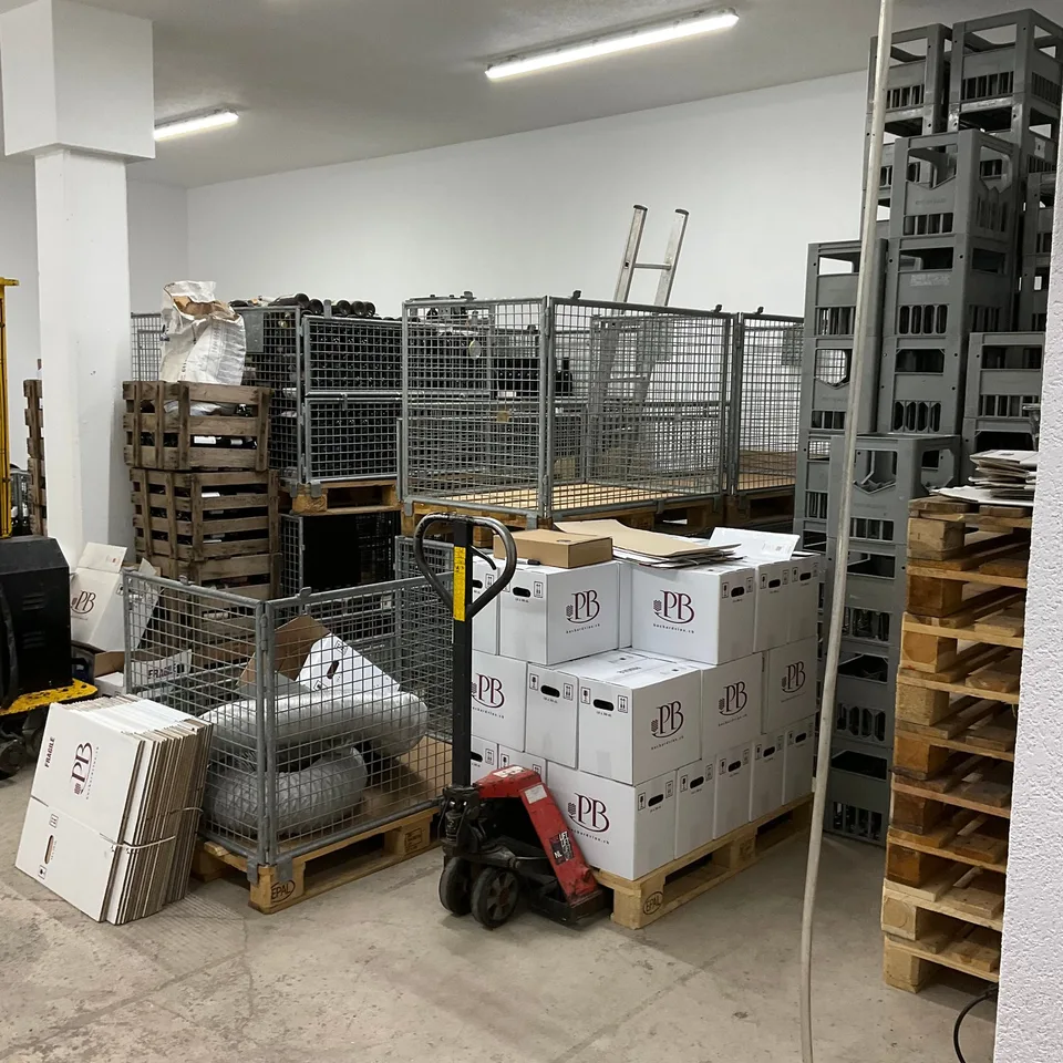 VALLESE CENTRALE: LOCALI COMMERCIALI E DI STOCCAGGIO - POSSIBILITÀ DI TRASFORMARE IN APPARTAMENTI – foto 10 di 13