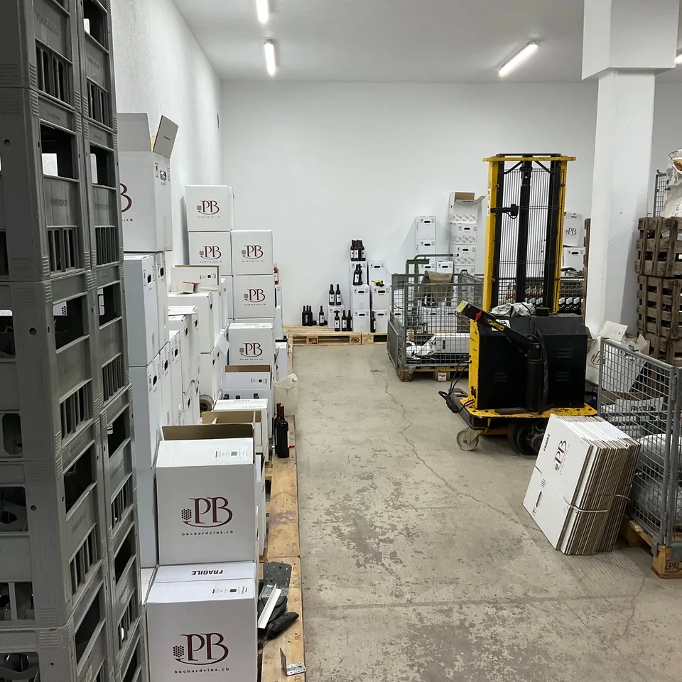 VALLESE CENTRALE: LOCALI COMMERCIALI E DI STOCCAGGIO - POSSIBILITÀ DI TRASFORMARE IN APPARTAMENTI – foto 8 di 13
