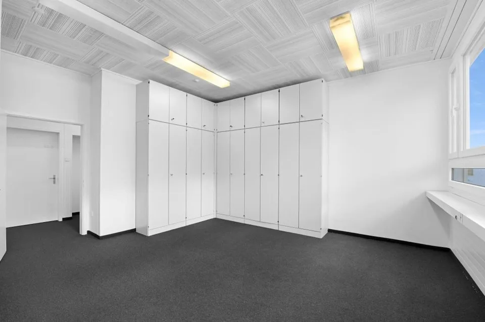 Prospettive imprenditoriali per l'uso di uffici, spazio di stoccaggio, studio, atelier