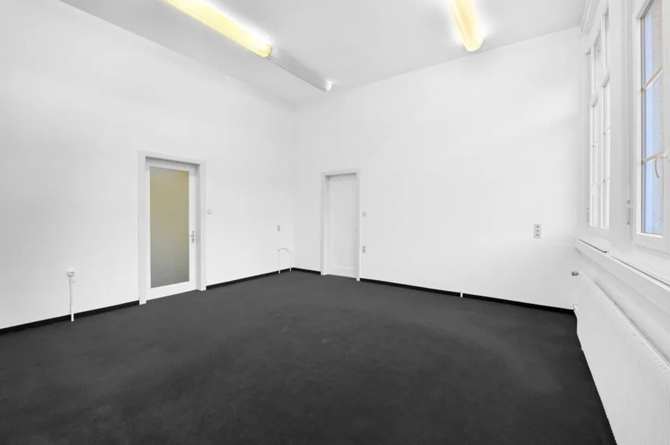 Prospettive imprenditoriali per l'uso di uffici, spazio di stoccaggio, studio, atelier