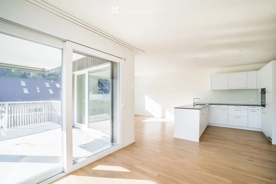 Moderne 4.5-Zimmer-Wohnung mit Balkon in Teufenthal
