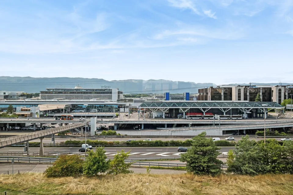 Bureaux Plug & Play à l'aéroport offrant une excellente visibilité