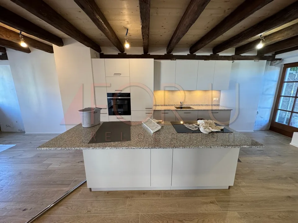 Ancienne ferme transformée en triplex de 6.5 pièces à Avusy