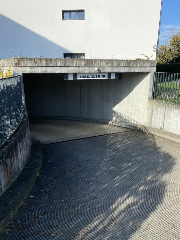 POSTI AUTO IN MUHEN AG IN AFFITTO