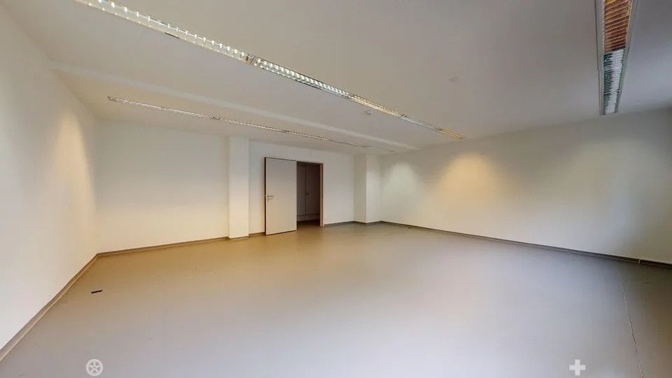 Espaces de bureau spacieux dans un emplacement idéal – photo 6 sur 11