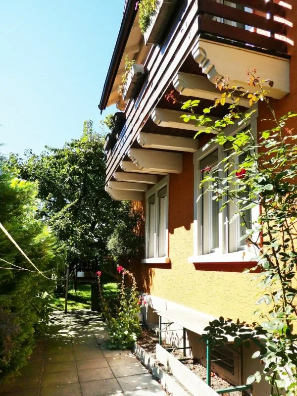 Sanierte Altbauwohnung an wunderschöner und ruhiger Lage