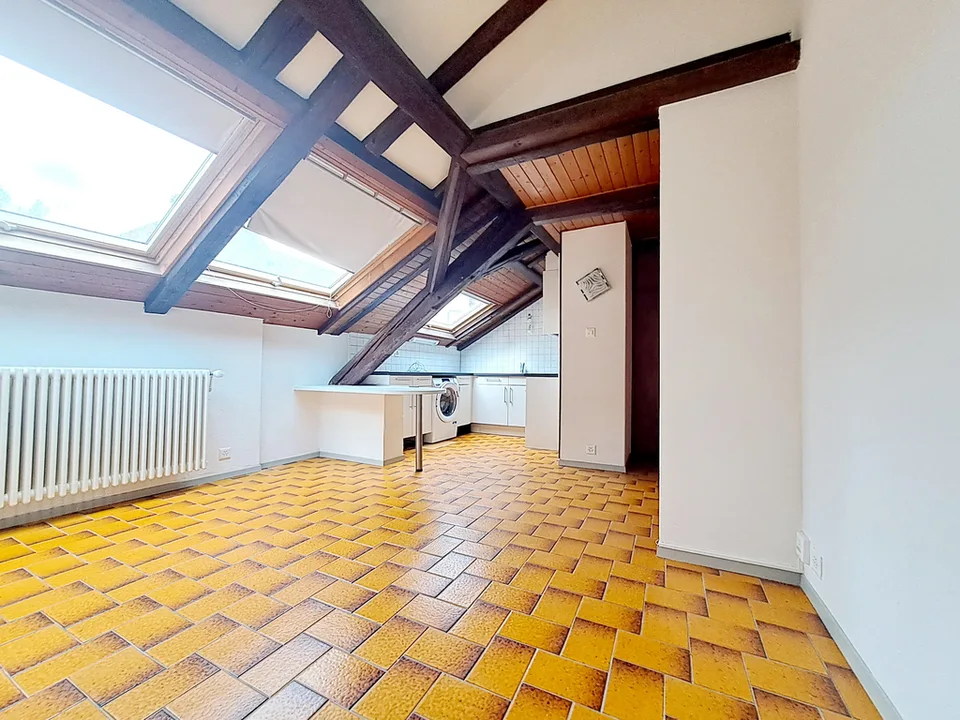 MAISON ROUGE 4, Appartement de 2.5 pièces aux poutres apparentes