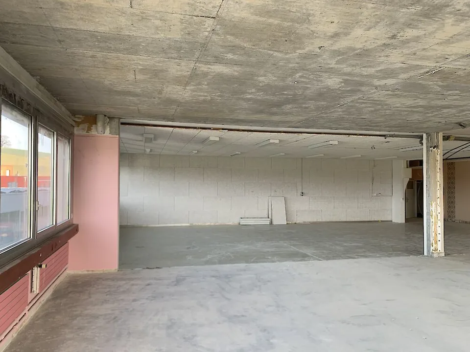 Geräumiges und helles Lokal an der Warpelstrasse in Düdingen – foto 10 di 13